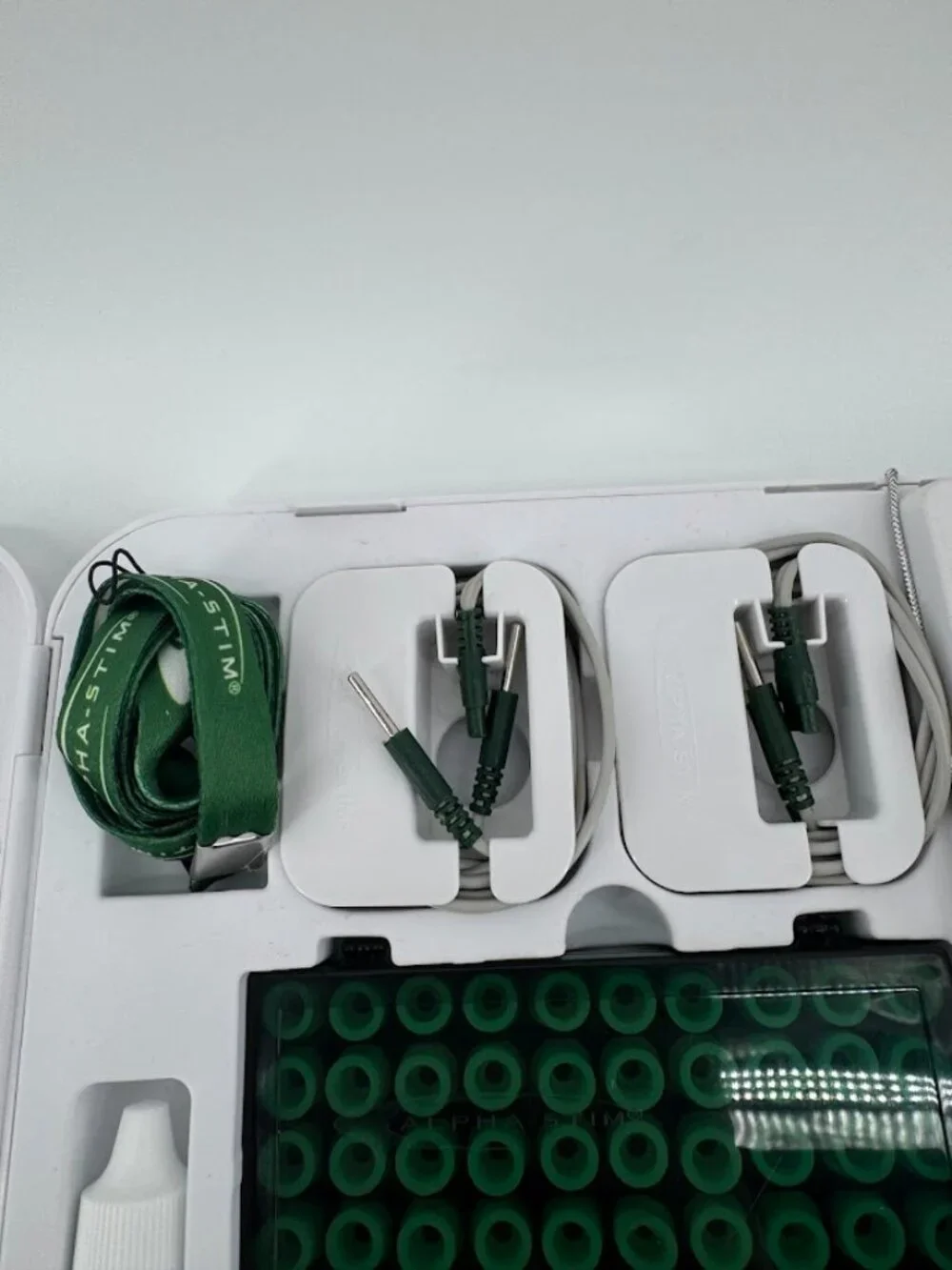 Alpha-Stim M device kit